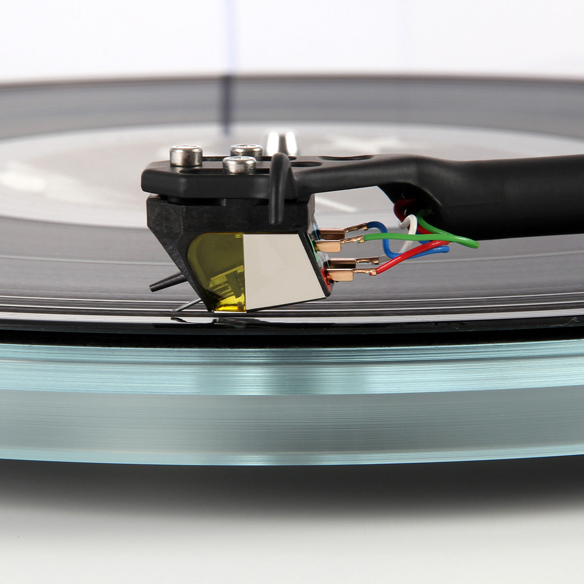 RegaPlanar 6 Turntable with Nd7 MM Phono Cartridge (White)