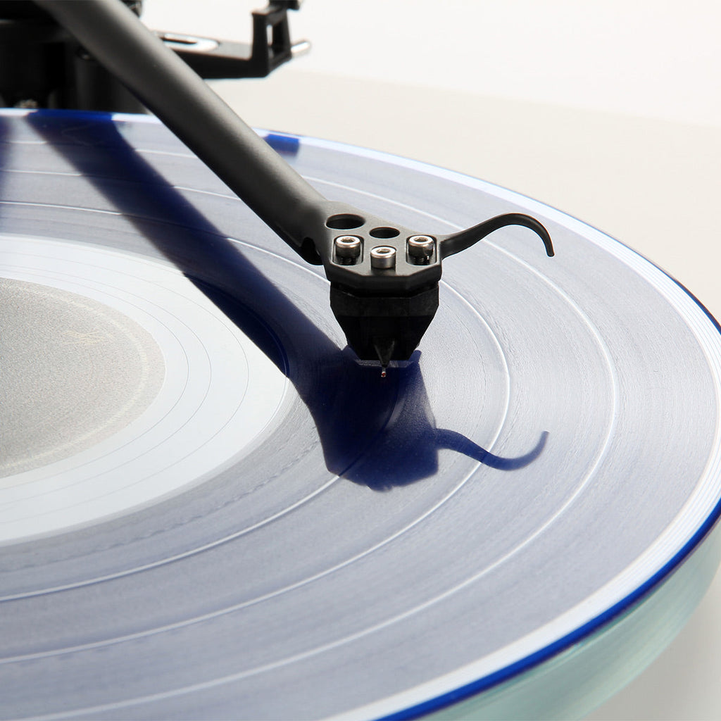 RegaPlanar 6 Turntable with Nd5 MM Phono Cartridge (White)