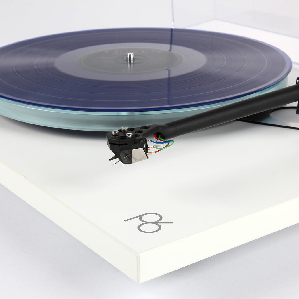 RegaPlanar 6 Turntable with Nd5 MM Phono Cartridge (White)