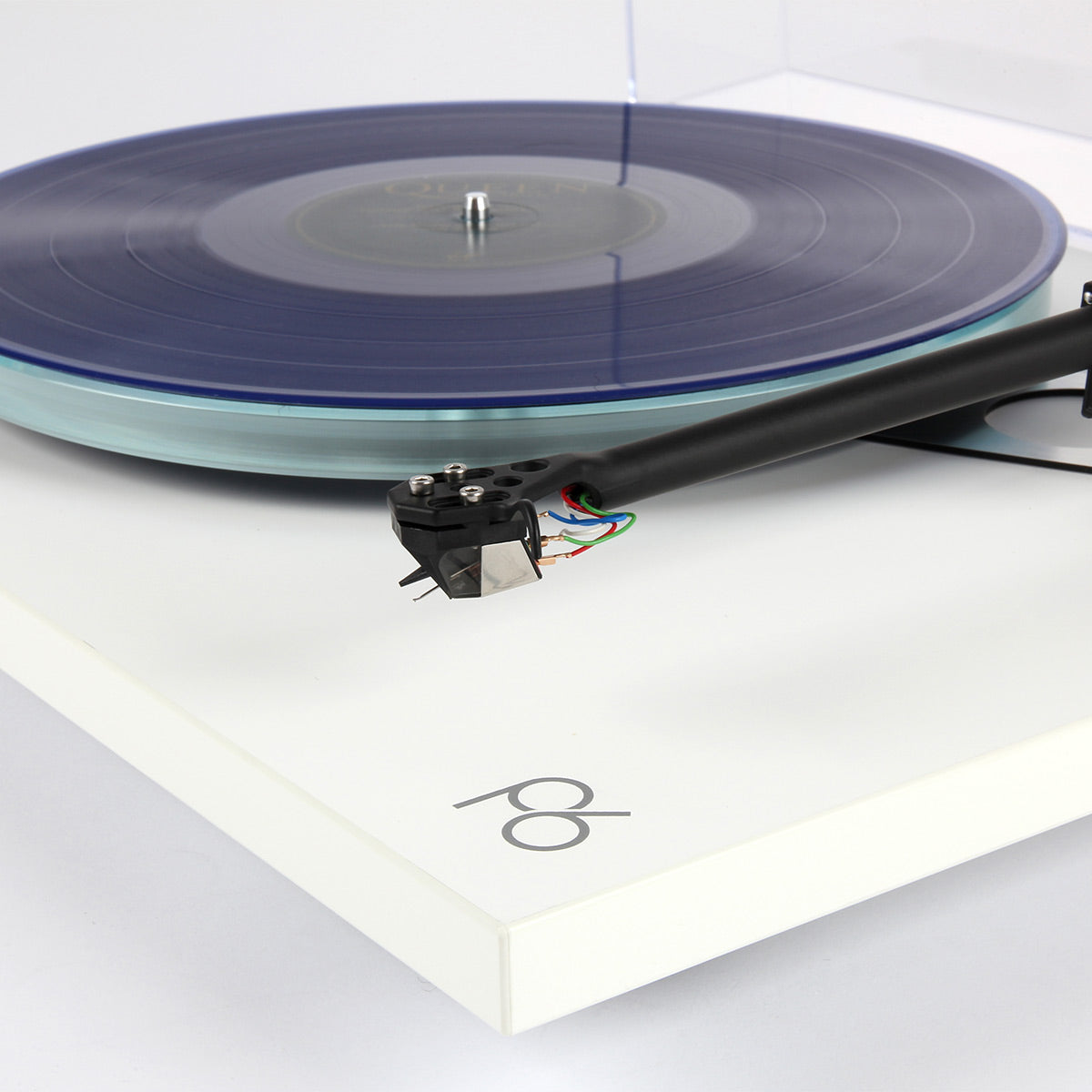 RegaPlanar 6 Turntable with Nd5 MM Phono Cartridge (White)