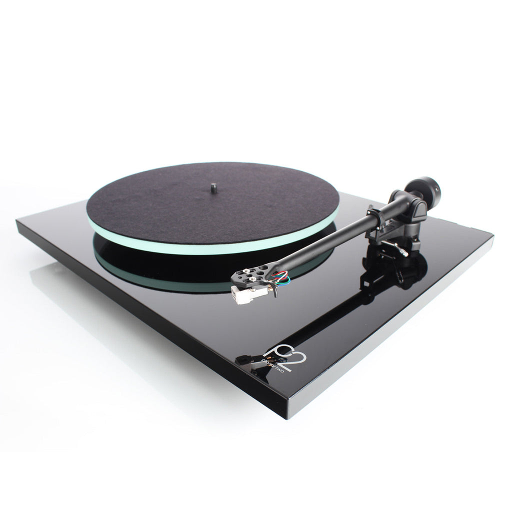 RegaPlanar 2 Turntable with Premounted Carbon MM Cartridge (Gloss Black)