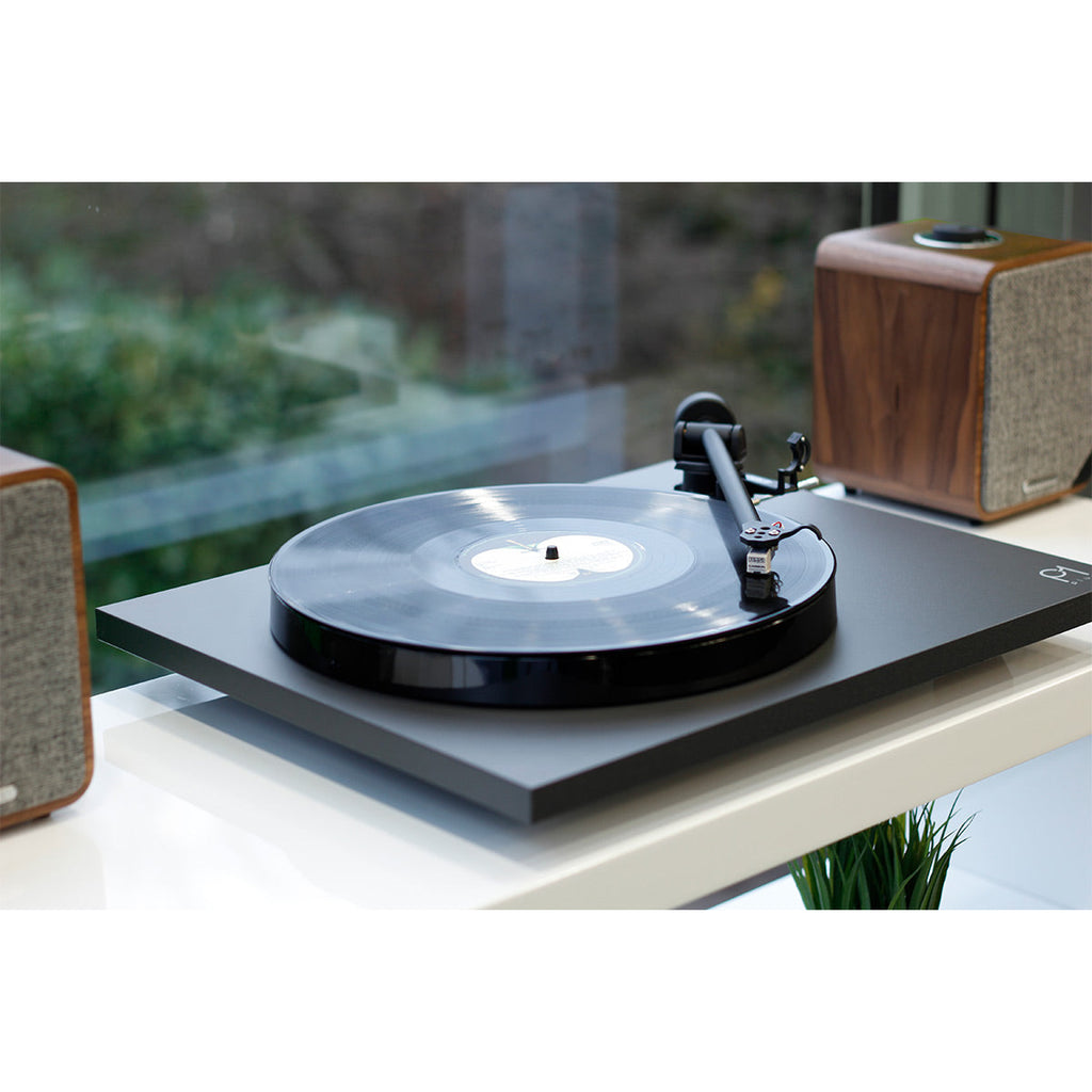 RegaPlanar 1 Plus Turntable with Premounted Carbon MM Cartridge (Matte Black)