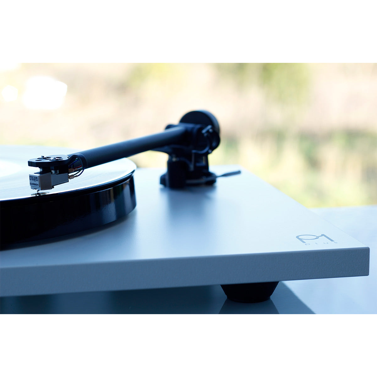 RegaPlanar 1 Plus Turntable with Premounted Carbon MM Cartridge (Matte White)