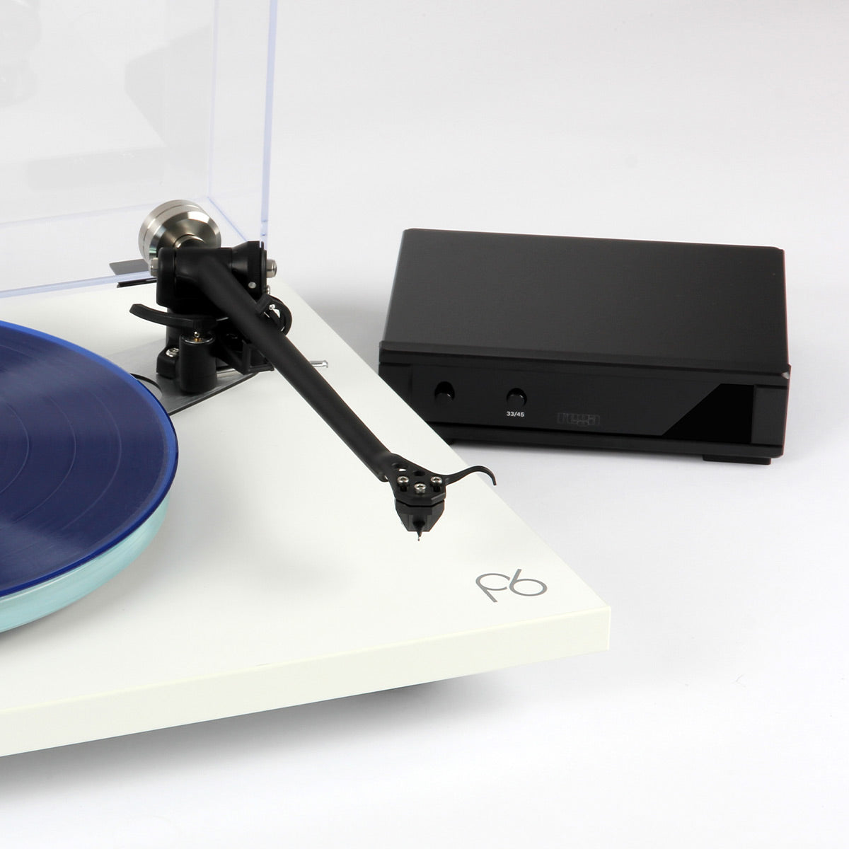 RegaPlanar 6 Turntable with Nd5 MM Phono Cartridge (White)