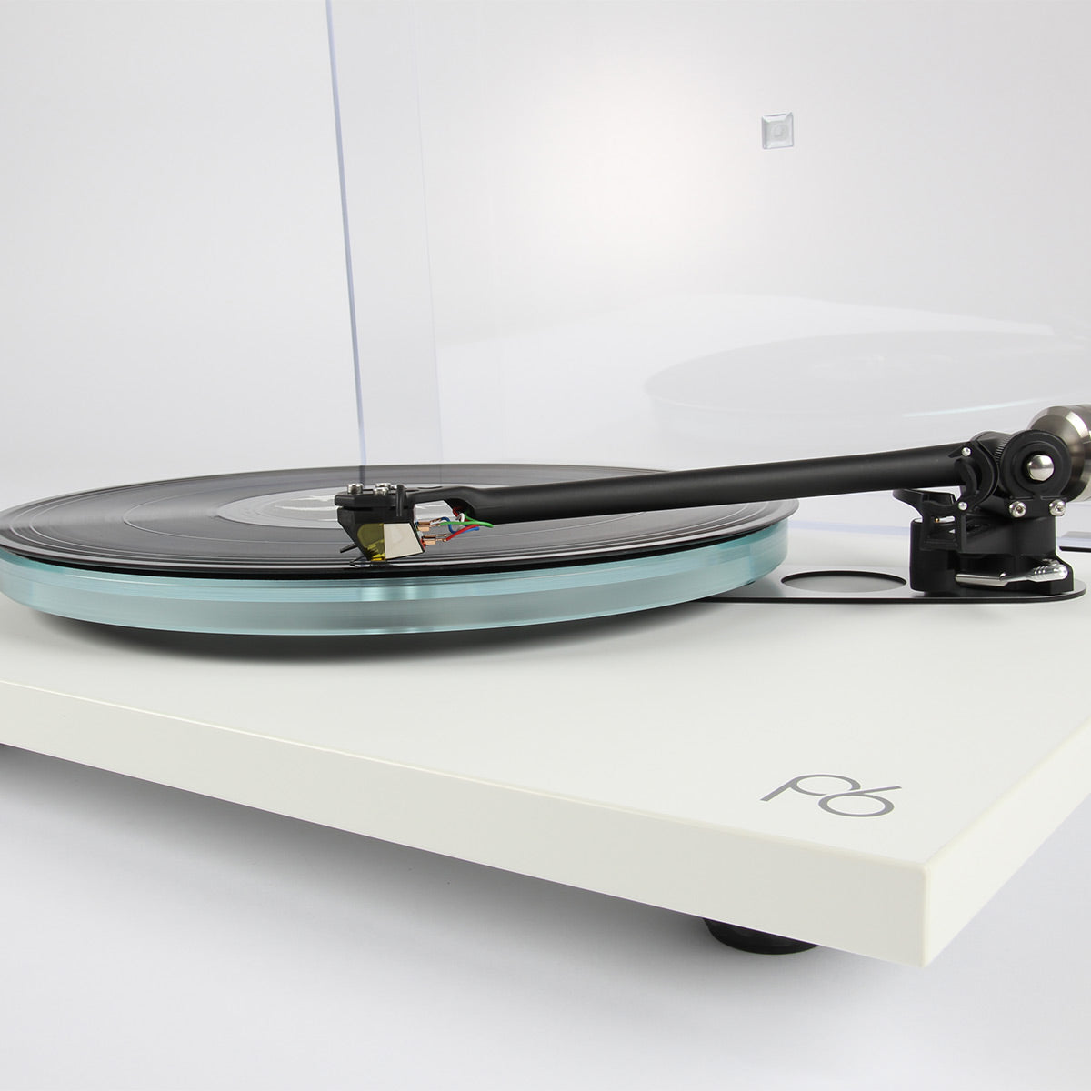 RegaPlanar 6 Turntable with Nd7 MM Phono Cartridge (White)