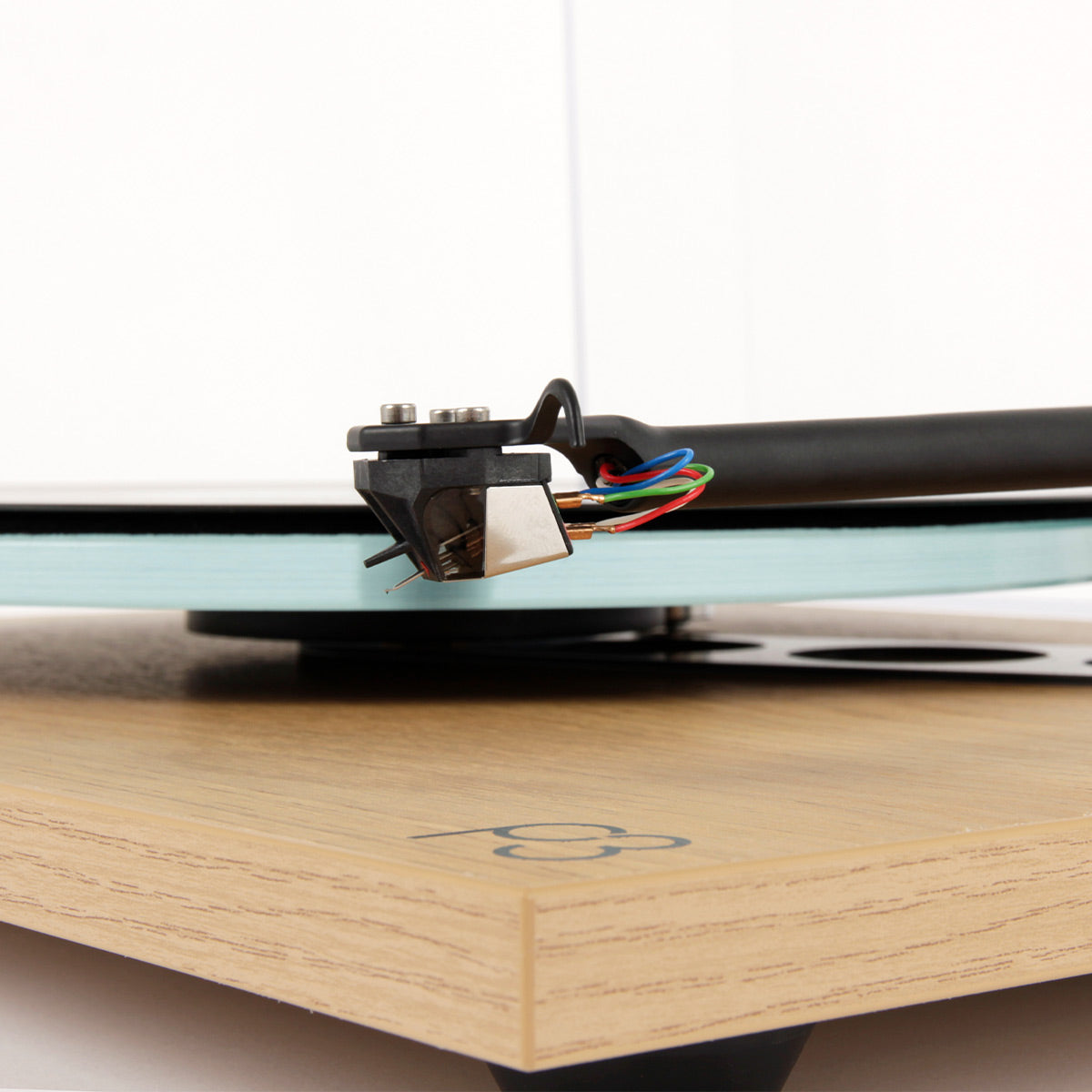 RegaPlanar 3 Turntable with Nd5 MM Phono Cartridge (Oak)