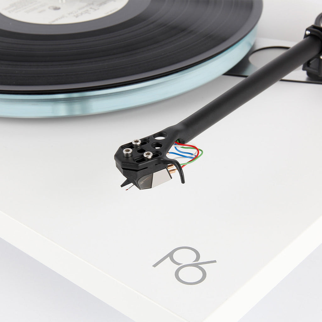 RegaPlanar 6 Turntable with Nd5 MM Phono Cartridge (White)