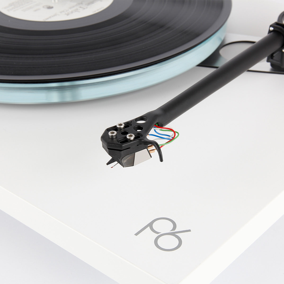 RegaPlanar 6 Turntable with Nd5 MM Phono Cartridge (White)