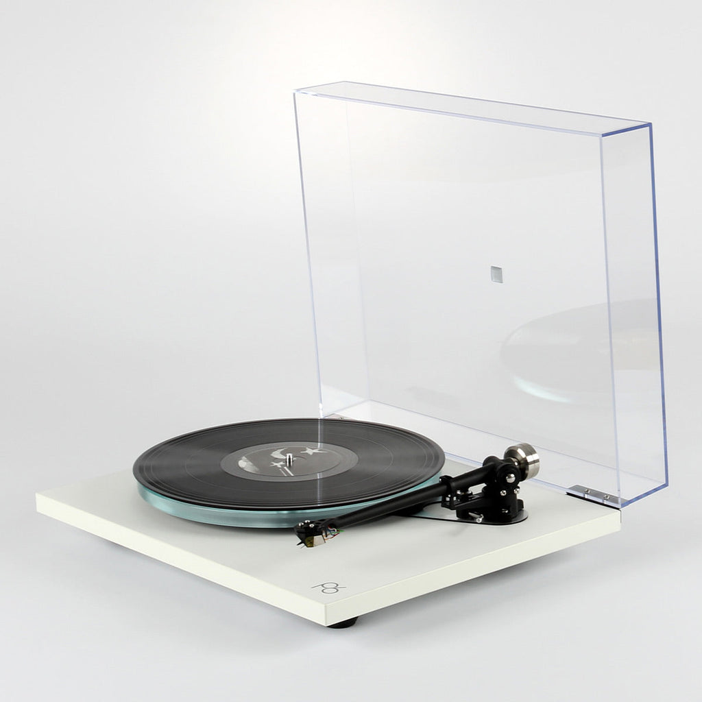 RegaPlanar 6 Turntable with Nd7 MM Phono Cartridge (White)