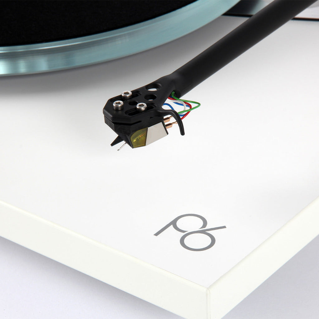 RegaPlanar 6 Turntable with Nd7 MM Phono Cartridge (White)