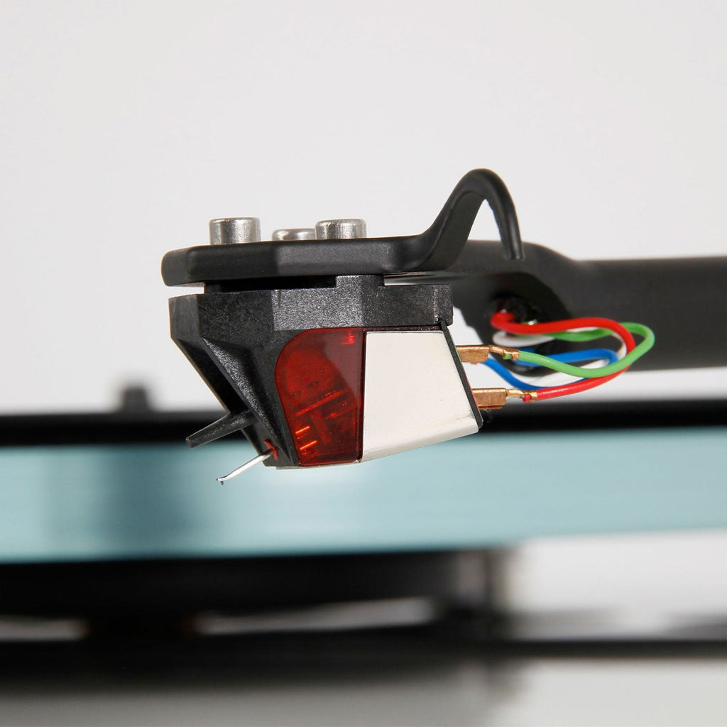Rega: Planar 3 Turntable w/ Cartridge